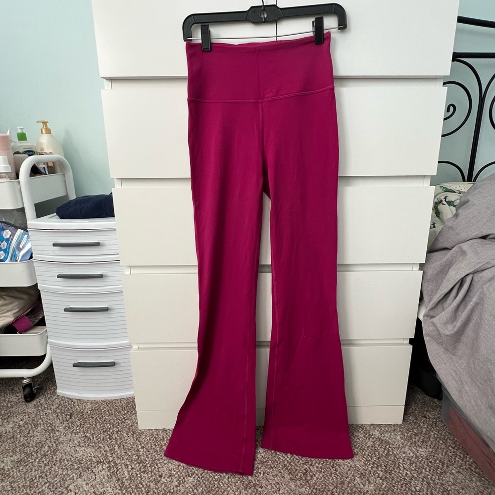 Lululemon pink/purple groove leggings